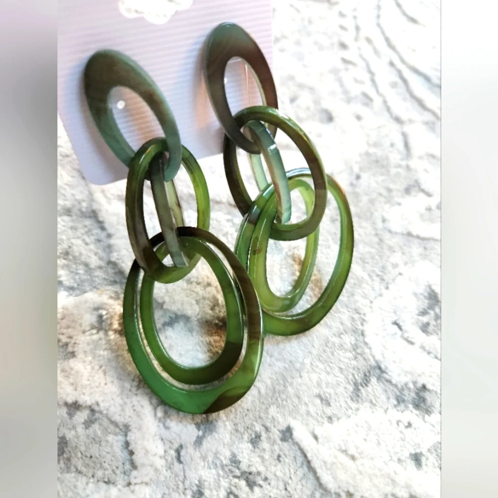 Black and White Link with Marbeling Statement Earrings - Picture 10 of 10